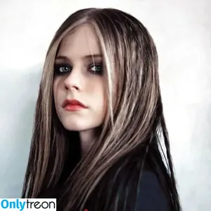 Avril Lavigne / AvrilLavigne nude photo #1348
