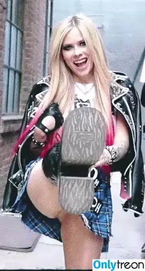 Avril Lavigne / AvrilLavigne nude photo #1359