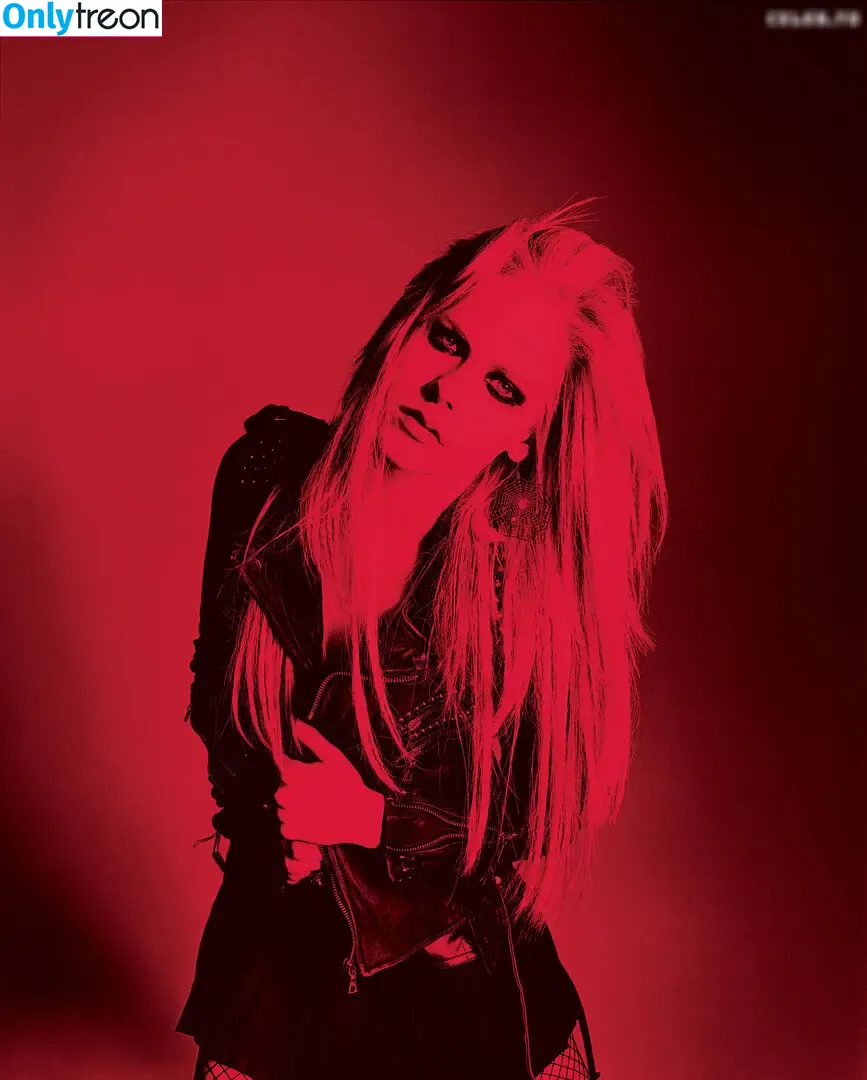 Avril Lavigne nude photo #1282 (AvrilLavigne)