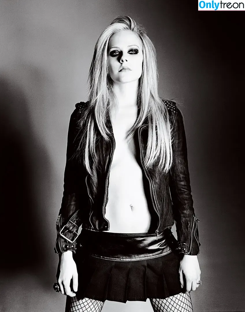 Avril Lavigne nude photo #1283 (AvrilLavigne)