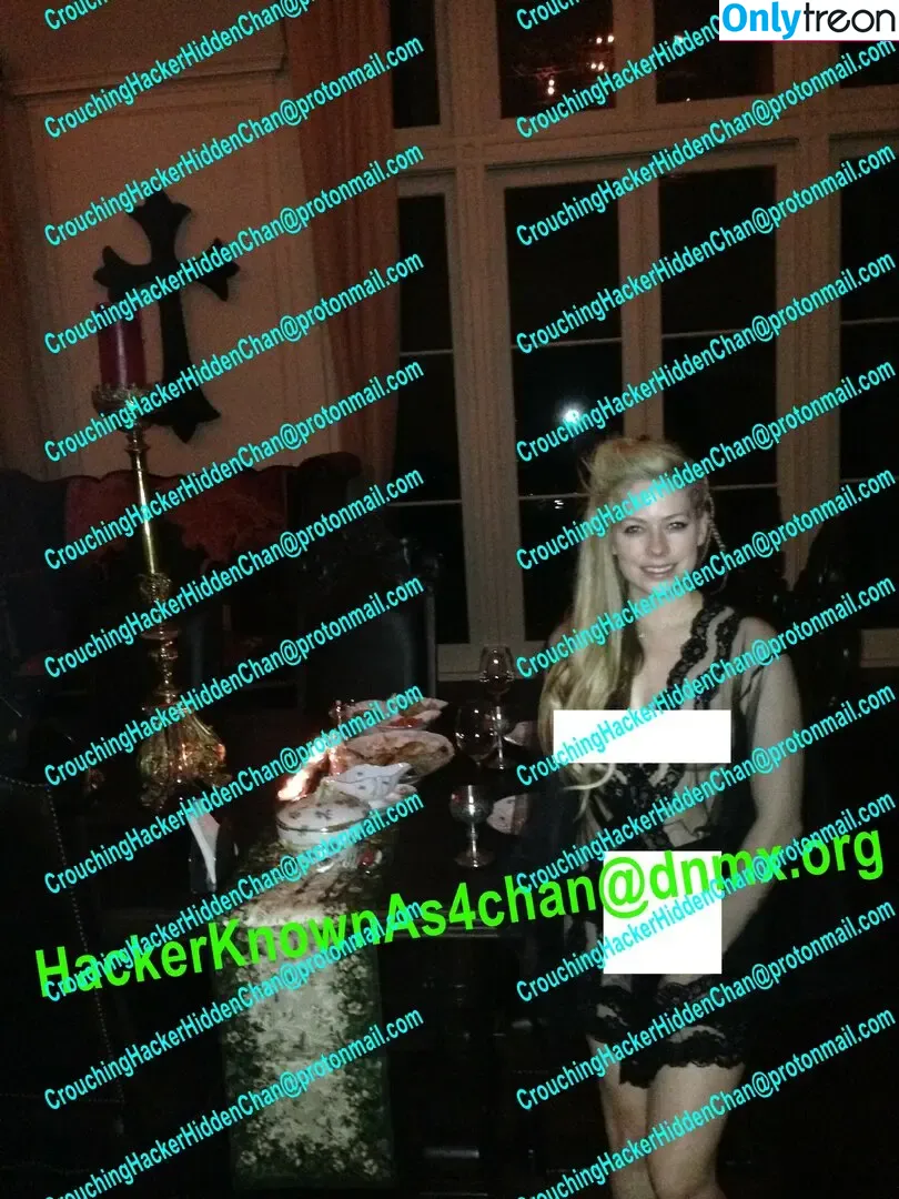 Avril Lavigne nude photo #1290 (AvrilLavigne)