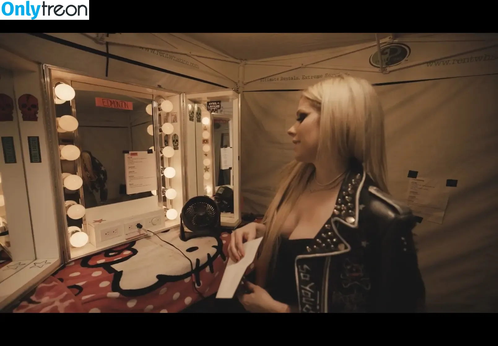 Avril Lavigne голая photo #1351 (AvrilLavigne)