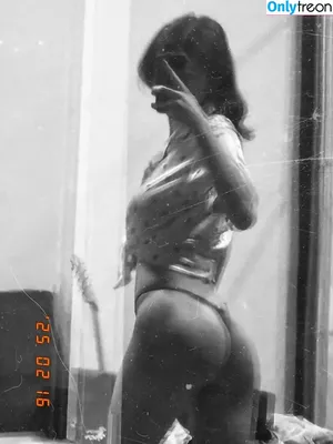 Awannabeyou / lilduval nude photo #0024