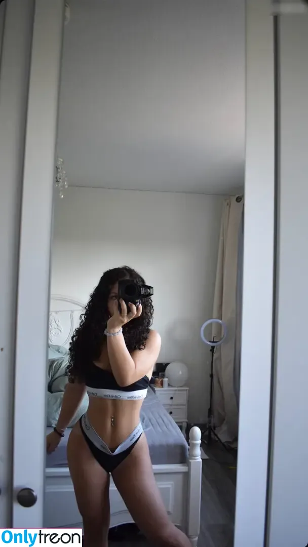 Aylinaphrodite nude photo #0021 (Aylinaphrodite)