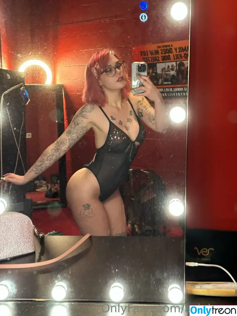 aziebugx nude photo #0102 (aziebugx)