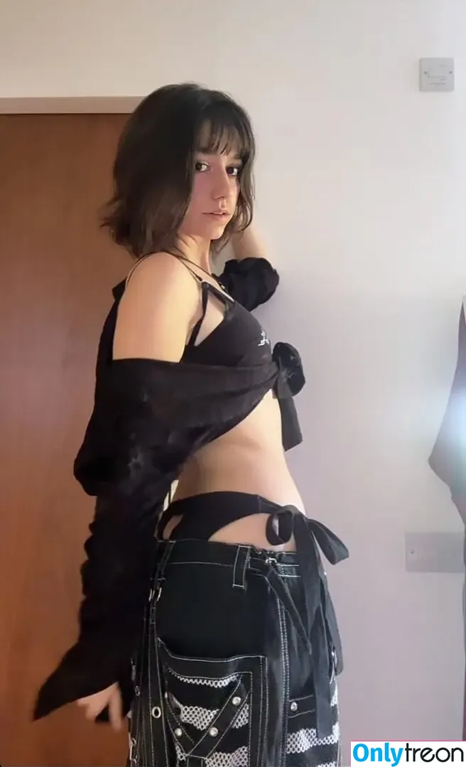 B6bybat nude photo #0011 (B6bybat)