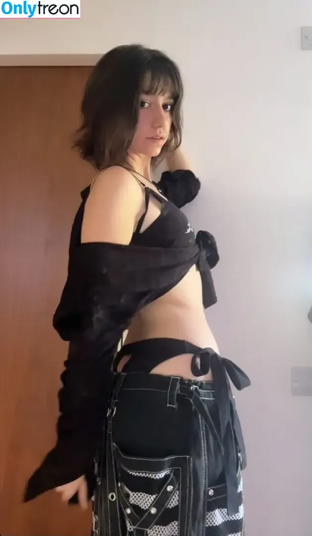 B6bybat nude photo #0013 (B6bybat)