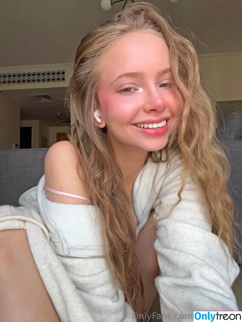 Baby Riley голая photo #0227 (baby_riley / babyrileey / sweet_riley)