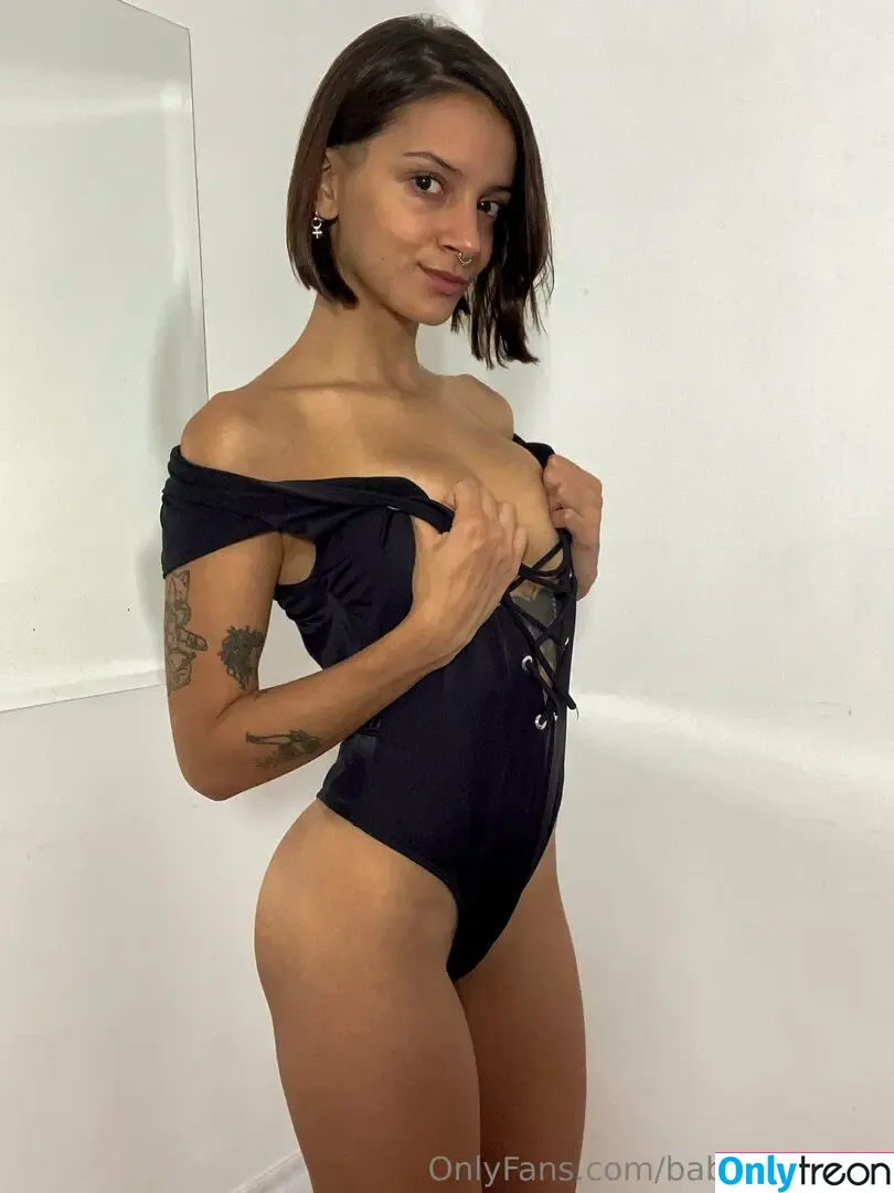babyemma99 nude photo #0011 (symply_emmss)