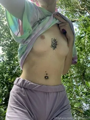 babyghouli420 / babyygiirl420 nude photo #0074