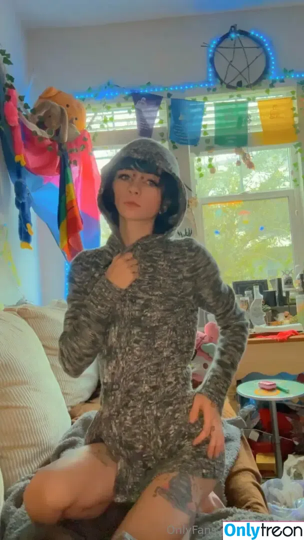 Babyyzee голая photo #0501 (babyyzee_)