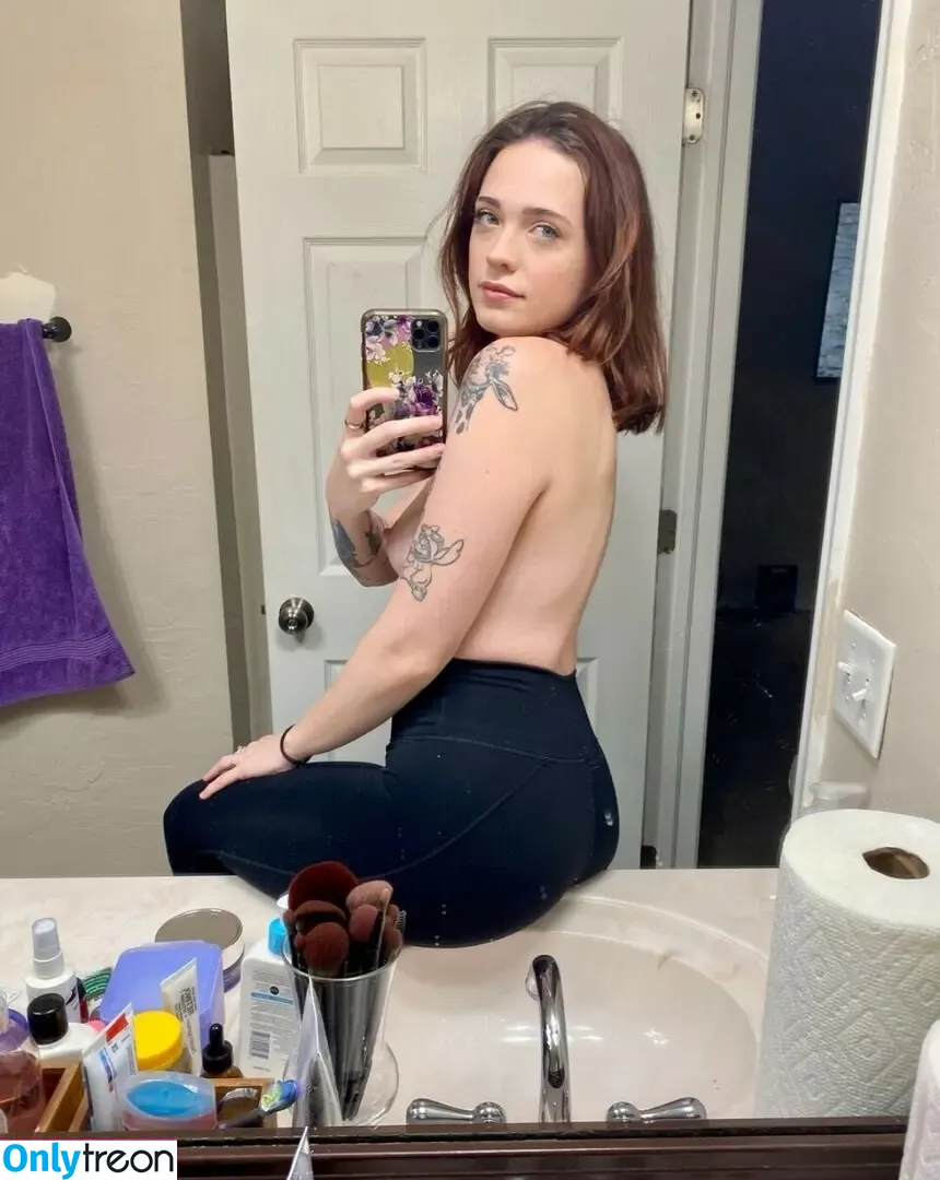 babyzoeyx nude photo #0021 (xoxo_goldengirls / zoeybrooks)