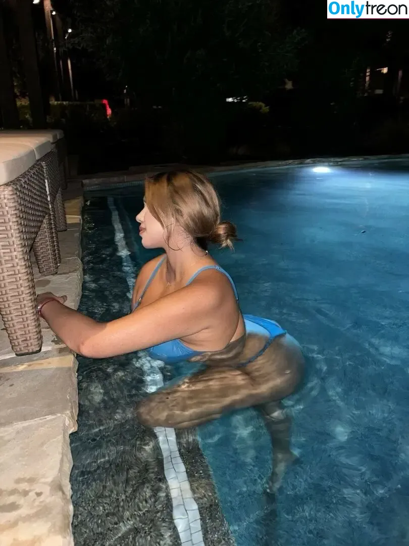Bad.val nude photo #0006 (Vall.dlt)