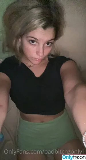 badbitchzonly1 / emilyytrapp фото голая #0039