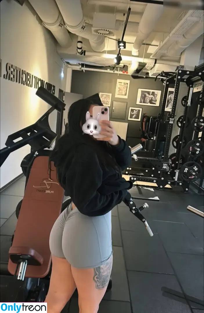 Badbxnny nude photo #0100 (_annibxnny_)