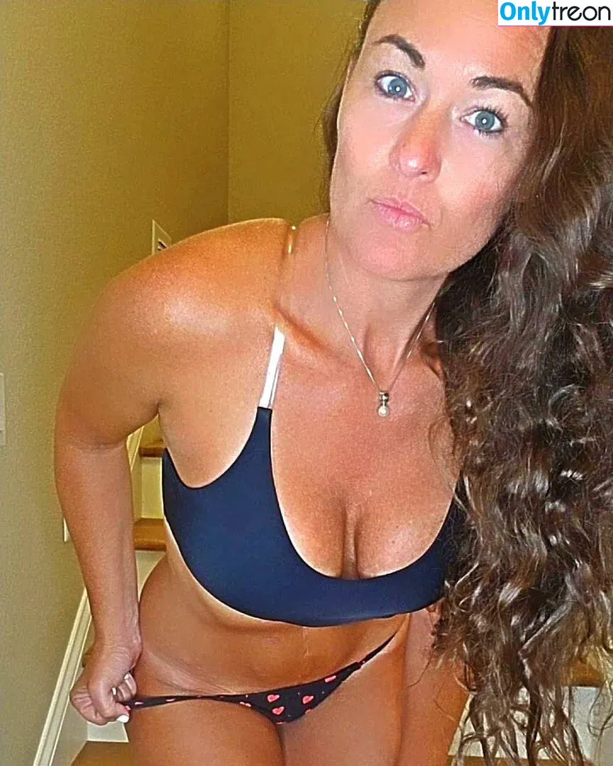 Baddie2thebone nude photo #0029 (Fitlakemomma / fit_lake_momma)