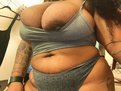 BadGyalGoodLife / cltowles nude photo #0003