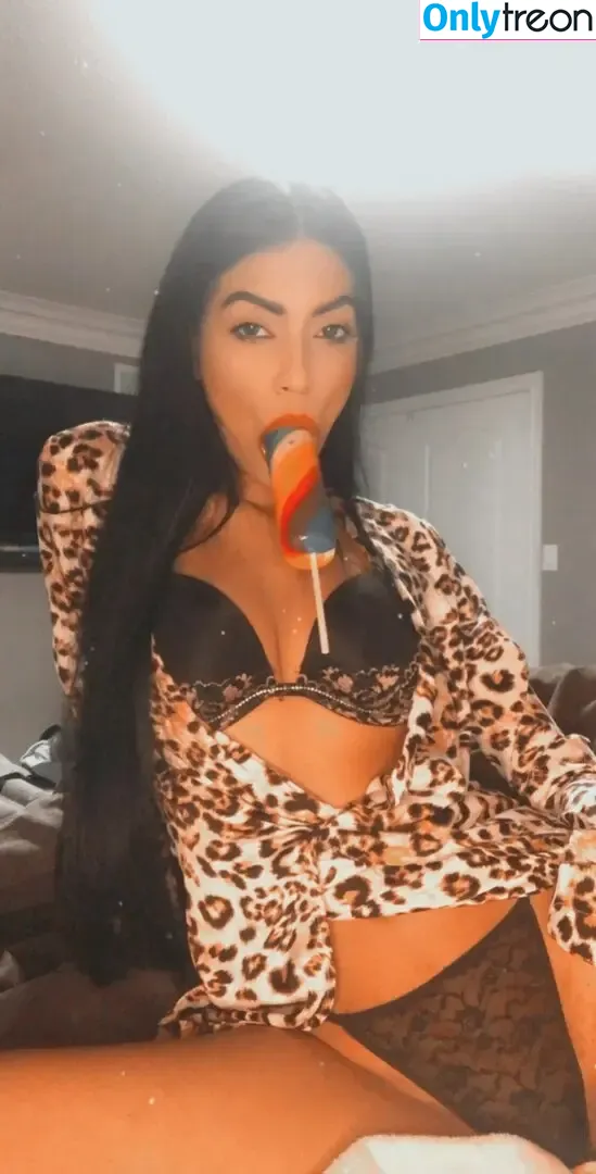Badgyalshaw nude photo #0011 (Aneesabadshaw)