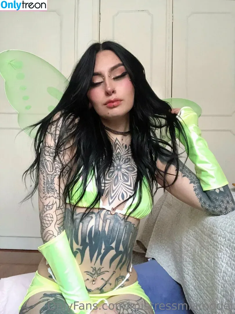 badkittymia голая photo #0062 (theebadbk)