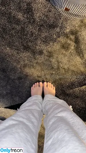 Badxlucyfeet / paulinasprettyfeet nude photo #0028