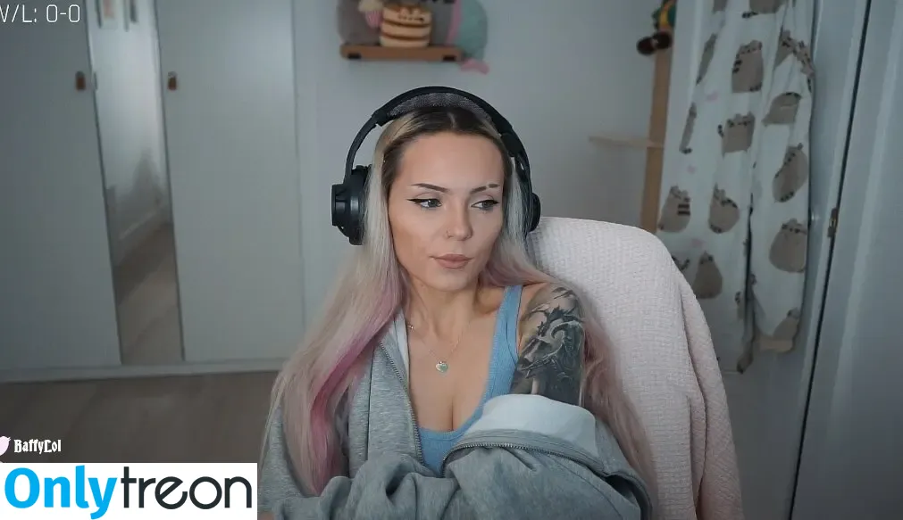 Baffy nude photo #0024 (buffylovesvampires / missbaffytwitch)