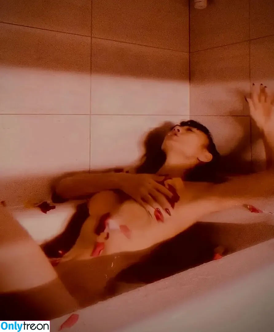 Bai Ling nude photo #1394 (iambailing)
