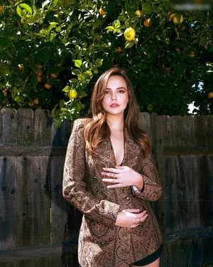 Bailee Madison / baileemadison / bailey_madis0n nude photo #0058