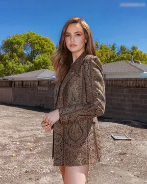 Bailee Madison / baileemadison / bailey_madis0n nude photo #0069