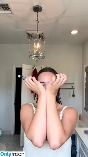 Bailee Madison / baileemadison / bailey_madis0n nude photo #0638