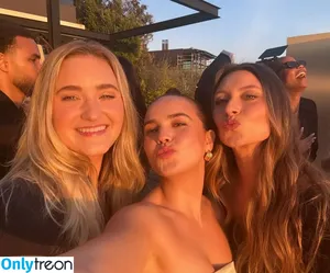 Bailee Madison / baileemadison / bailey_madis0n nude photo #0651