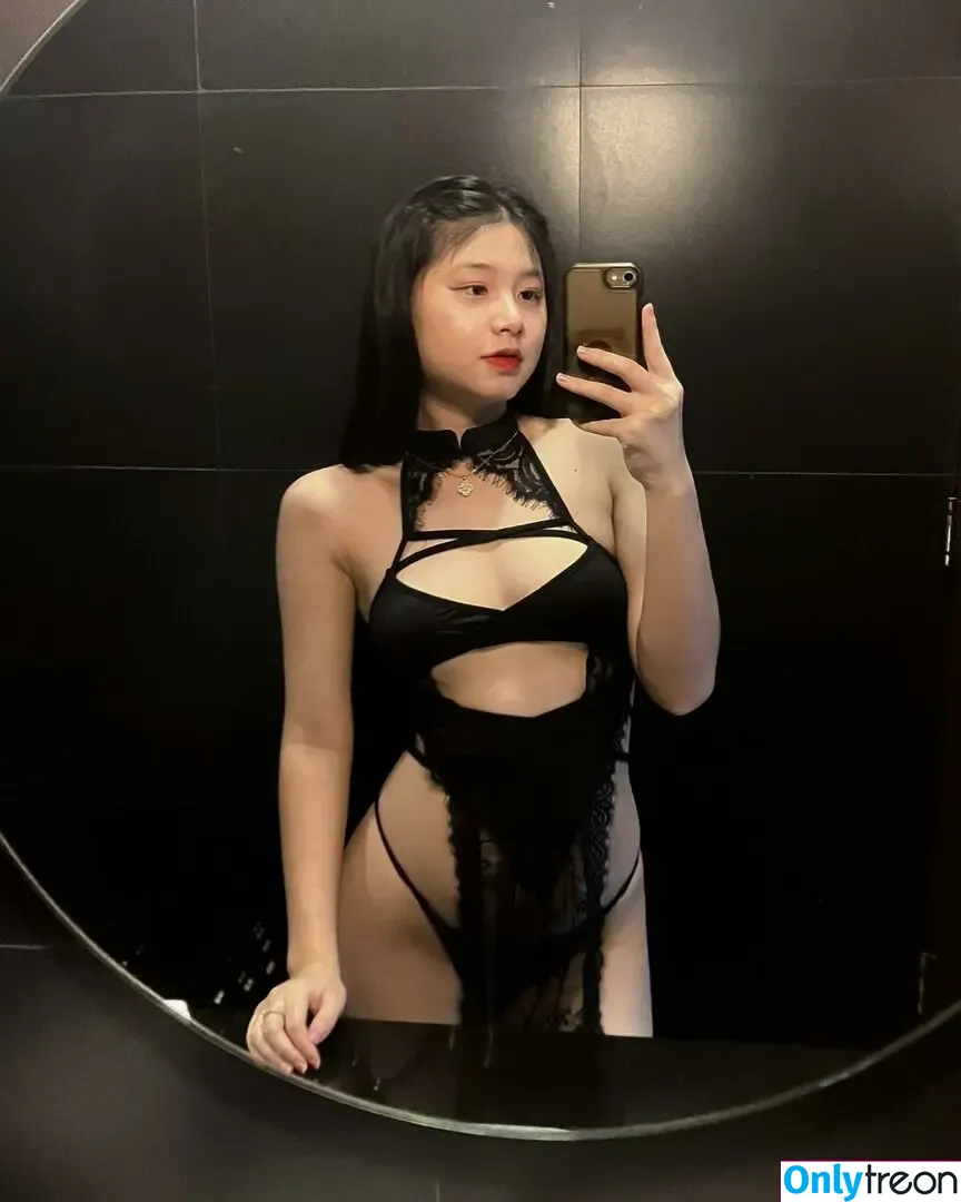 baitoey nude photo #0017 (baitoey2904 / toey.suthasini)