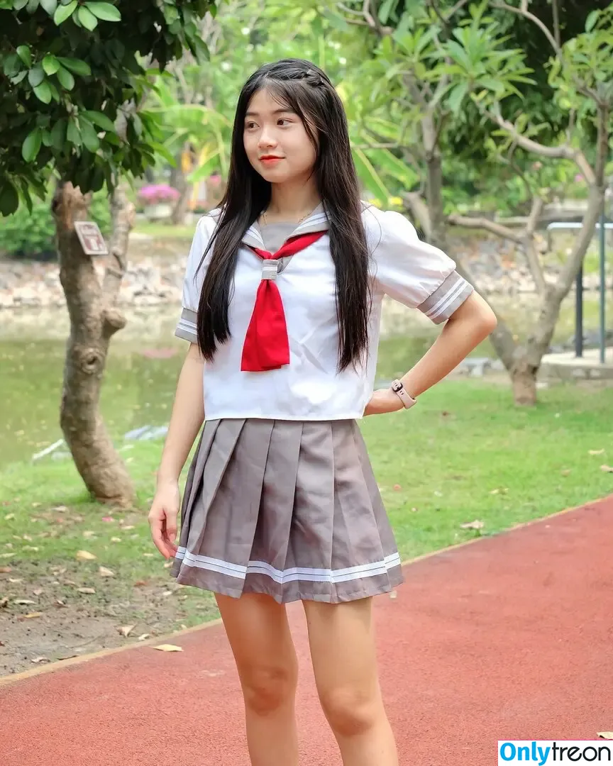 baitoey nude photo #0048 (baitoey2904 / toey.suthasini)