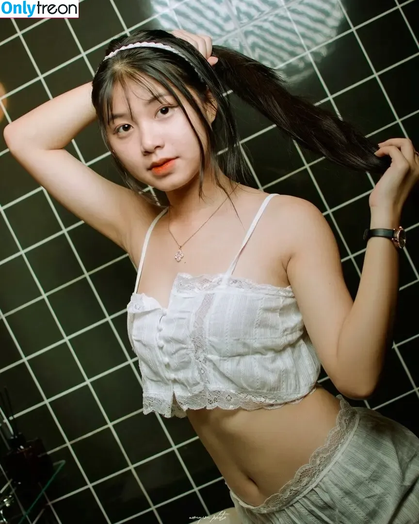 baitoey nude photo #0081 (baitoey2904 / toey.suthasini)