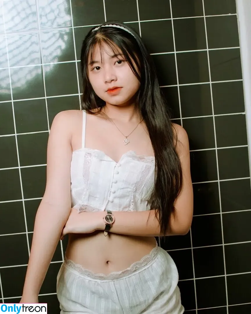 baitoey nude photo #0082 (baitoey2904 / toey.suthasini)