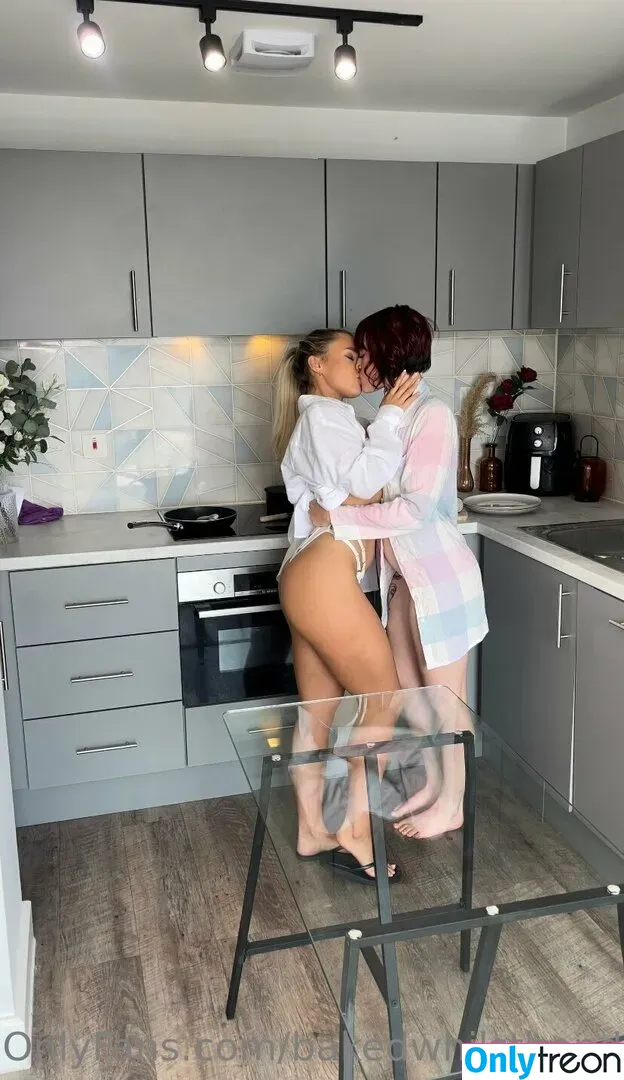Bakedwhilstbonded nude photo #0043 (ruby.tandoh)