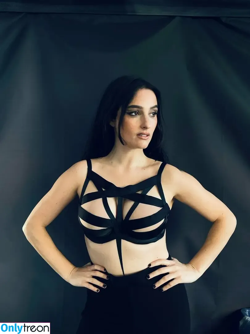 Banks голая photo #0024 (hernameisbanks)