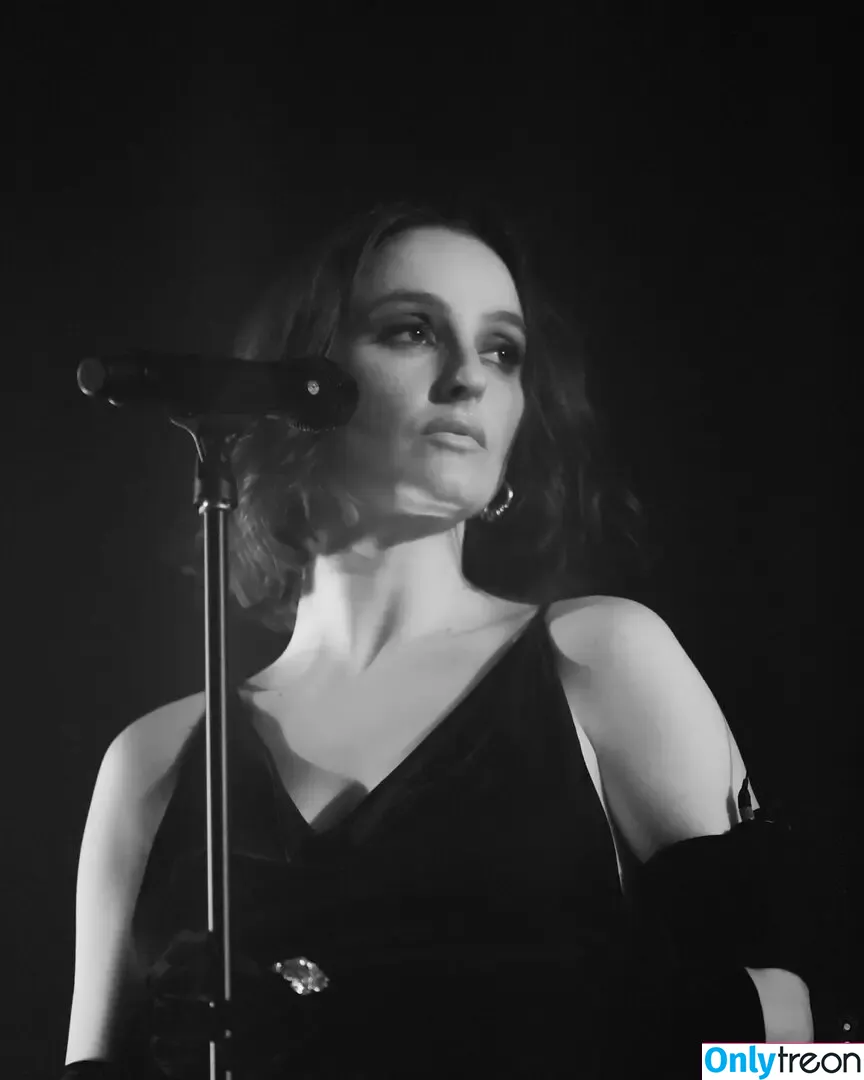 Banks голая photo #0092 (hernameisbanks)