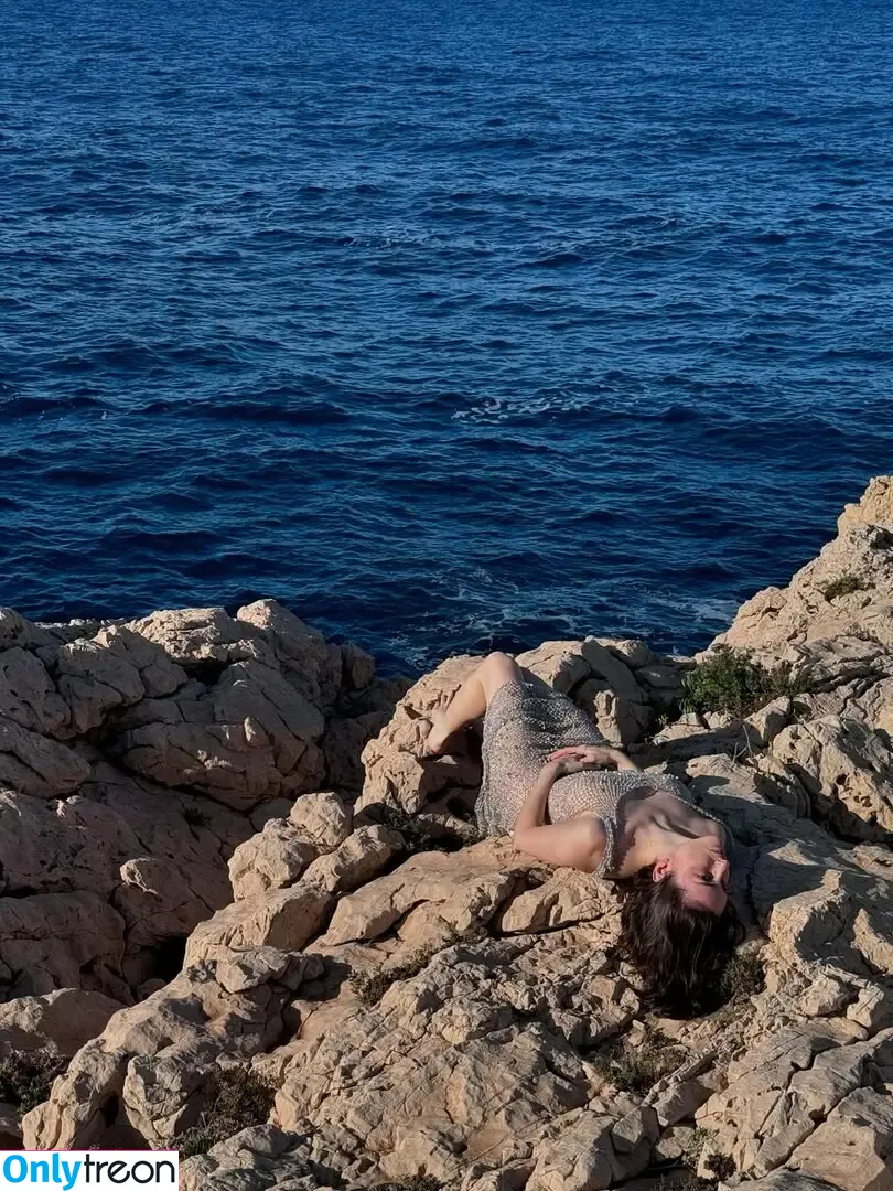 Banks голая photo #0125 (hernameisbanks)