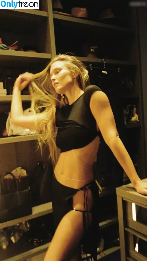 Bar Refaeli nude photo #0208 (barrefaeli)
