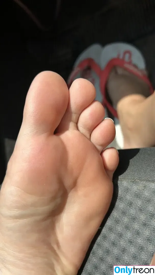 Bare Feet голая photo #1351 (barefeetpose)