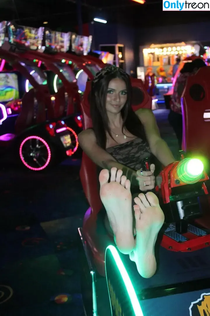 Bare Feet голая photo #1365 (barefeetpose)