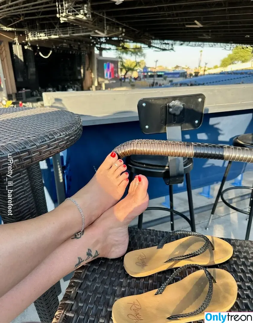 Bare Feet голая photo #1371 (barefeetpose)