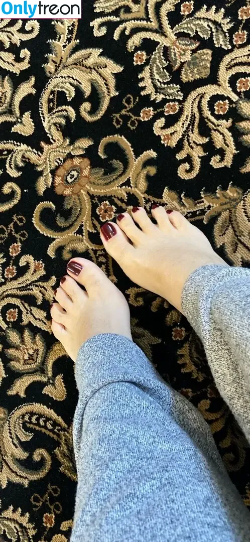 Bare Feet голая photo #1456 (barefeetpose)