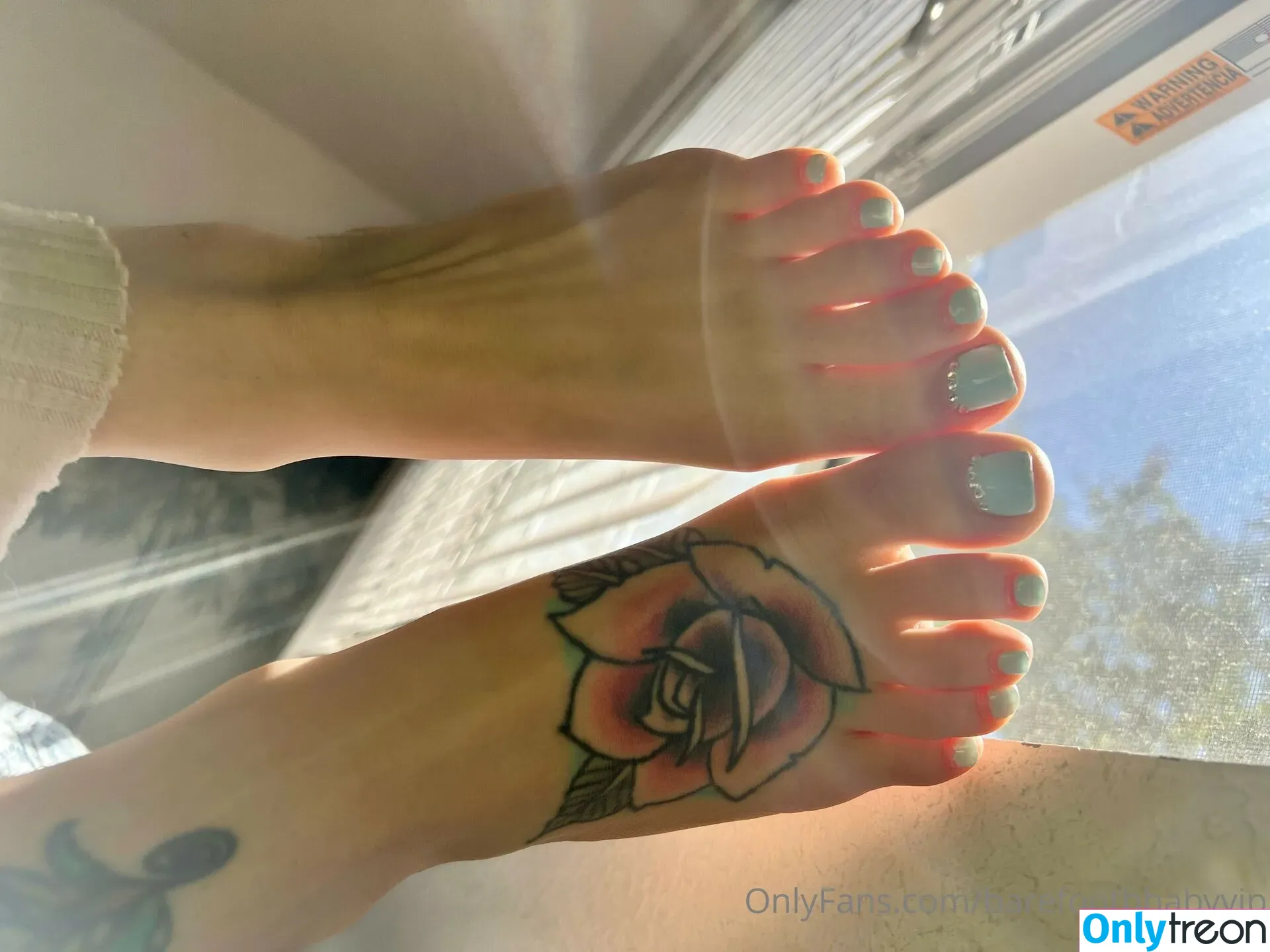 Barefootbbabyvip nude photo #0002 (Taylor / barefootbaybee)