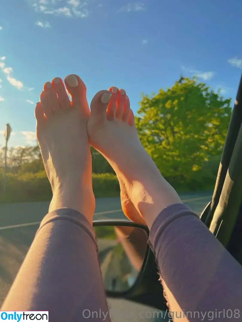 barefootgwyn_08 nude photo #0011 (barefootfive)
