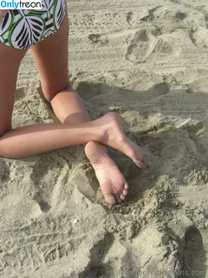 barefootwhtgrls / jgrunsthecity nude photo #0008
