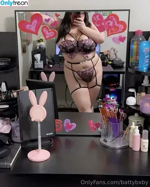 battybxby / batty.bxby nude photo #0064