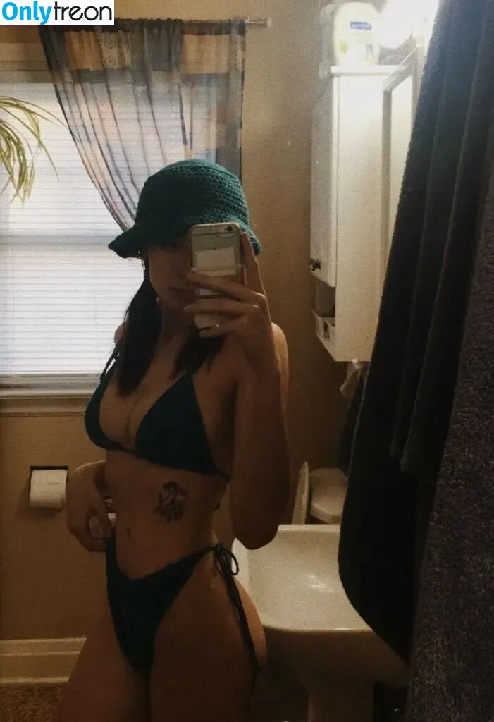 baylaa nude photo #0005 (baylaa)