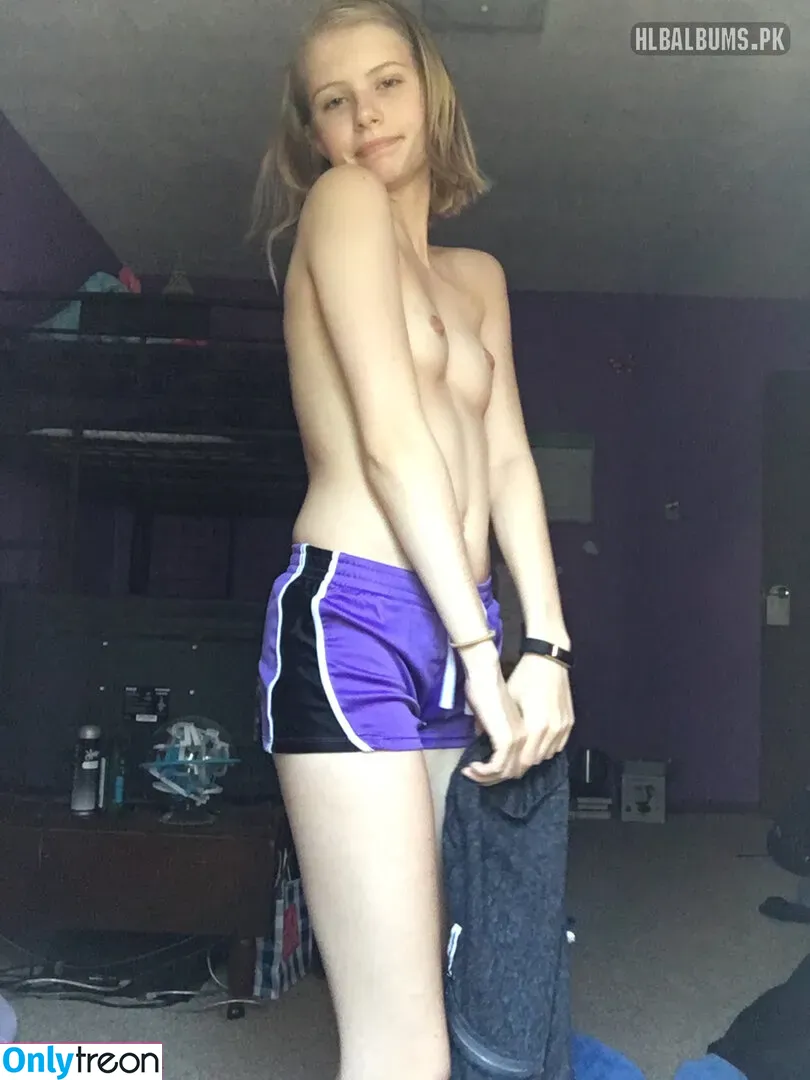 bb_bellatrix nude photo #0002 (Bellatrix)