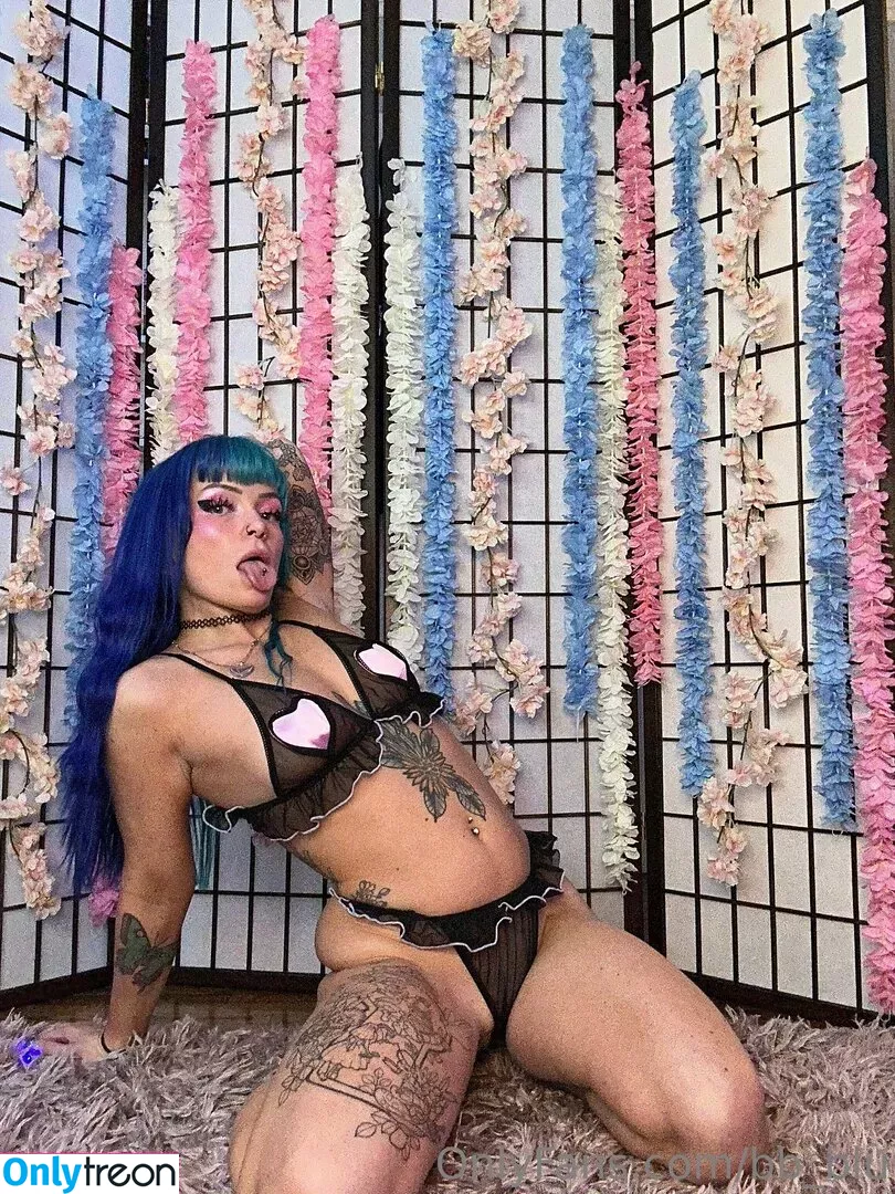 bb_blu голая photo #0057 (Weird Waifu / weirdwaifu)